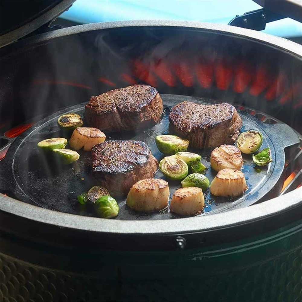 BIG GREEN EGG - Plancha Ronde En Fonte Réversible Big Green Egg 2XL/XL/L 5 BIG GREEN EGG - Plancha Ronde En Fonte Réversible Big Green Egg 2XL/XL/L – Image 3