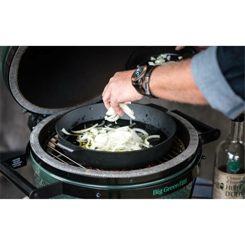 BIG GREEN EGG - Sauteuse En Fonte Big Green Egg 2XL/XL/L 5 BIG GREEN EGG - Sauteuse En Fonte Big Green Egg 2XL/XL/L – Image 3