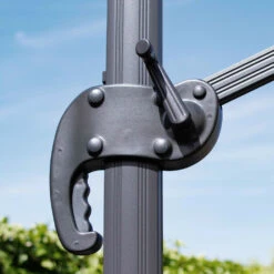 Parasol Déporté 2x3 M Et 4 Dalles Lestées Aluminium Taupe -Promos Le Jardin Vivant Magasin 646e58e30231f6.75778582