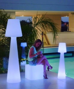 Lampadaire Lola 200 Lumière Blanche Froide Par Câble Hauteur 200cm -Promos Le Jardin Vivant Magasin 646f524f61b229.99684280