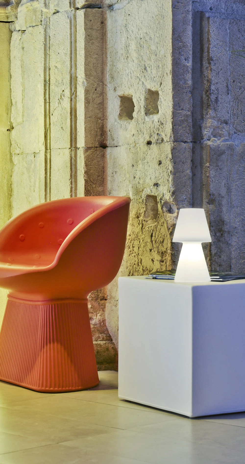 Lampe De Table Lola 30 Batterie Rechargeable Led Rgb Avec Télécommande Hauteur 30cm 4 Lampe De Table Lola 30 Batterie Rechargeable Led Rgb Avec Télécommande Hauteur 30cm – Image 2