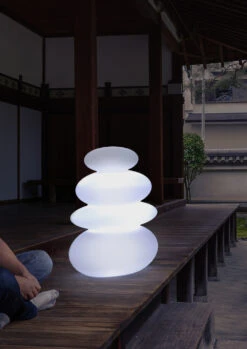 Lampe Balans 70 En Forme De Galets Zen Lumière Blanche Froide Par Câble Hauteur 70cm -Promos Le Jardin Vivant Magasin 646fa676aadad6.90400030