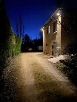 Projecteur Solaire Panneau Solaire 22w-3000°k-1370lm -Promos Le Jardin Vivant Magasin 6478903575cd81.87582840