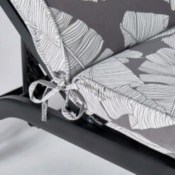 Coussin Pour Bain De Soleil Gris Et Blanc 186 X 60 X 5cm 11 Coussin Pour Bain De Soleil Gris Et Blanc 186 X 60 X 5cm -Promos Le Jardin Vivant Magasin 6488658ba65b80.95877505