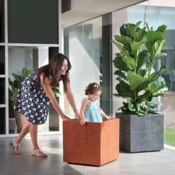 Pot Cube Millenium Plastique Réserve D'eau & Roulettes Anthracite 49cm -Promos Le Jardin Vivant Magasin 814656 010