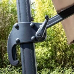 Parasol Déporté Carré 3 X 3m En Aluminium Taupe -Promos Le Jardin Vivant Magasin b4fa0d2460a79929