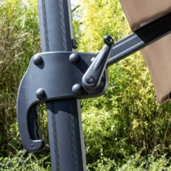 Parasol Déporté 3x3m Et 4 Dalles à Remplir Aluminium Taupe 10 Parasol Déporté 3x3m Et 4 Dalles à Remplir Aluminium Taupe -Promos Le Jardin Vivant Magasin d7c5a03b9834740a